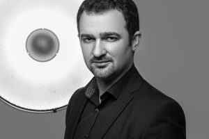 Portret alb-negru al dr. Oltjon Cobani